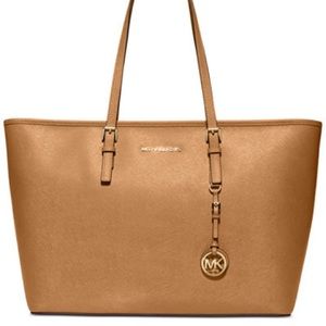 BNWT Michael Kors Jet Set Leather Tote.  MINT Cond